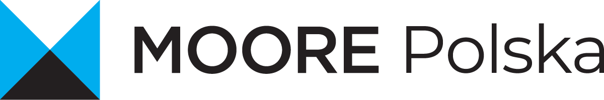 Logo MOORE Polska z niebieskim i czarnym elementem.